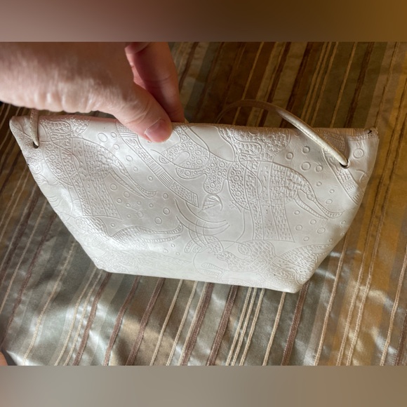 Carlos Falchi’s Rare Vintage White Leather Patchwork Fish Crossbody Bag - Picture 2 of 12